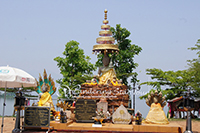 Tilok Aram Temple is located in the island centered of Kwan Phayao which stands by Luang Por Sila. This temple had been underneath over 500 years and refers to the evidence from a stone inscription
