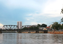 Take a river cruise and see Chiang Mai from the river 