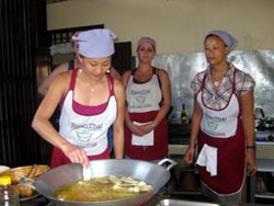 Baan Thai offers its customers the opportunity to learn how to cook real Thai food in a traditional Thai setting